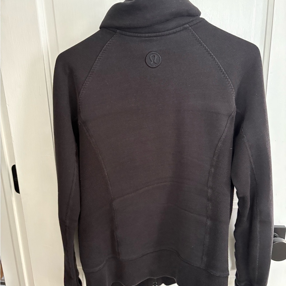 Lululemon - Picture 2 of 3